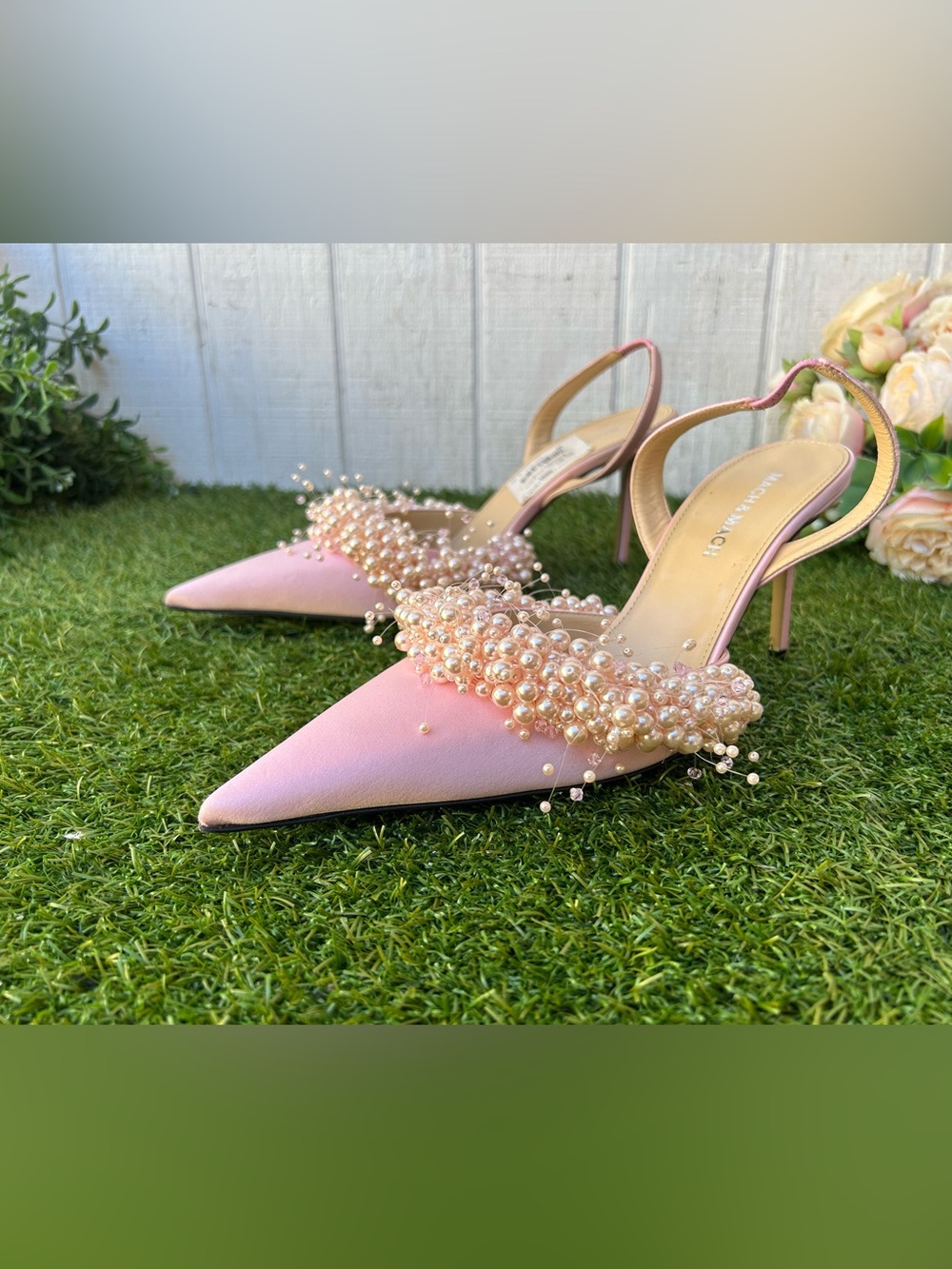 MACH & MACH
Pearly Satin Slingback Pumps -Pink
$975 size 38.5 US 8.5 new/no box